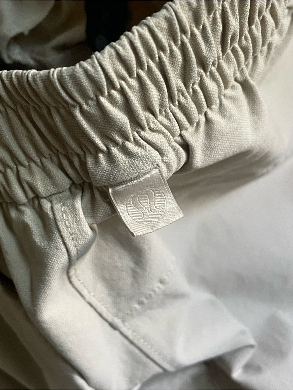Lululemon Beige Bowline Mens Shorts - Picture 4 of 5